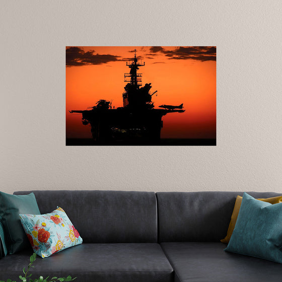 "The setting sun silhouettes the amphibious assault ship USS Makin Island", Gunnery Sgt. Scott Dunn