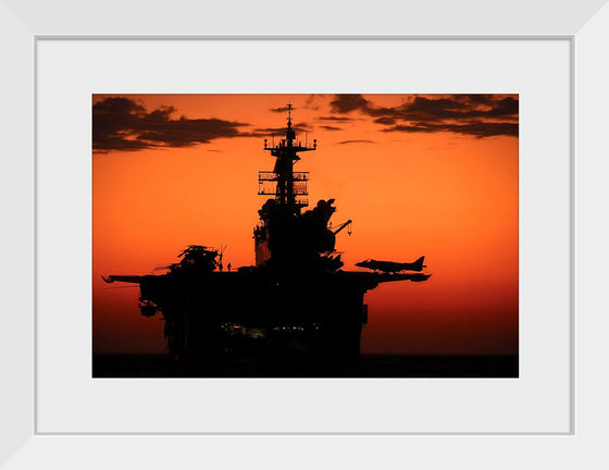 "The setting sun silhouettes the amphibious assault ship USS Makin Island", Gunnery Sgt. Scott Dunn