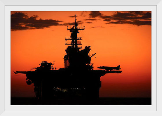 "The setting sun silhouettes the amphibious assault ship USS Makin Island", Gunnery Sgt. Scott Dunn