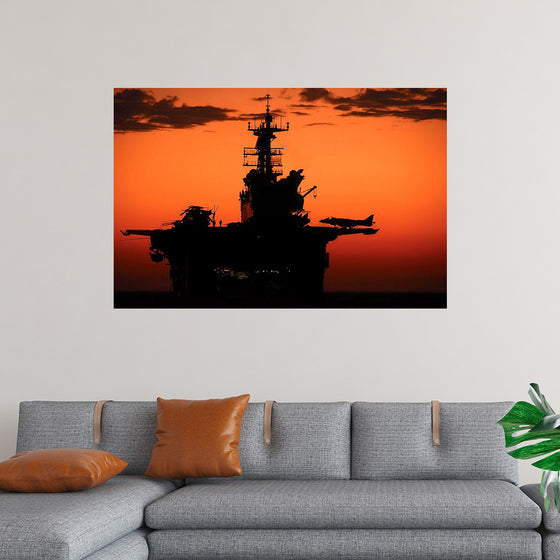 "The setting sun silhouettes the amphibious assault ship USS Makin Island", Gunnery Sgt. Scott Dunn