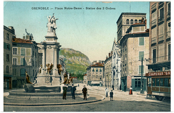 "GRENOBLE - Place Notre Dame - Statue des 3 ordres"