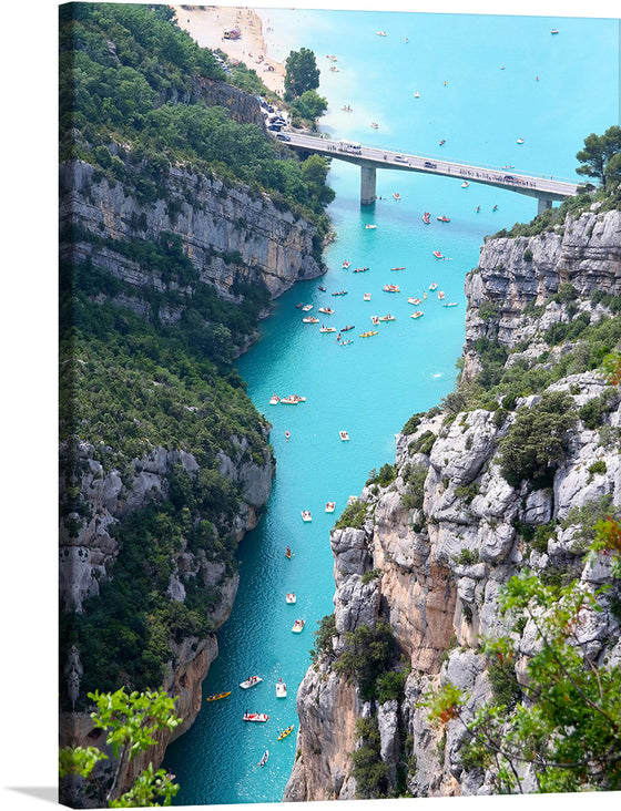 “Sommer in France”: Capture the breathtaking allure of a serene French summer with this exquisite artwork. The azure waters beckon, as inviting as the warm embrace of the sun. In this mesmerizing print, kayakers glide gracefully on turquoise waters, weaving through majestic cliffs that stand as silent sentinels of nature’s masterpiece. 