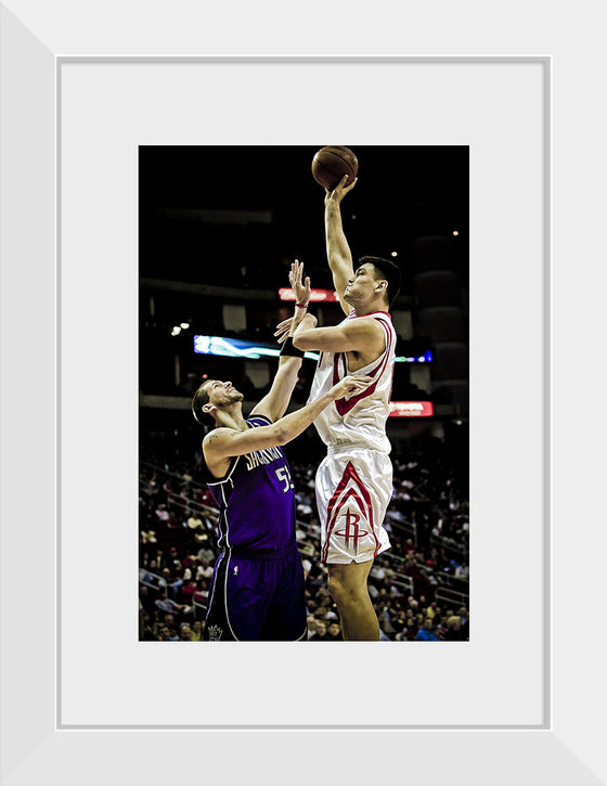 "Yao Ming shooting over Brad Miller"