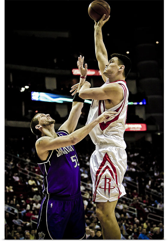 "Yao Ming shooting over Brad Miller"