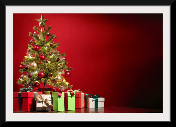 "Christmas Tree, Red Background"